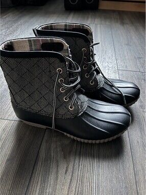 MarleyLilly Duck Boots Black Lace Up Women's Size 4 Never Worn